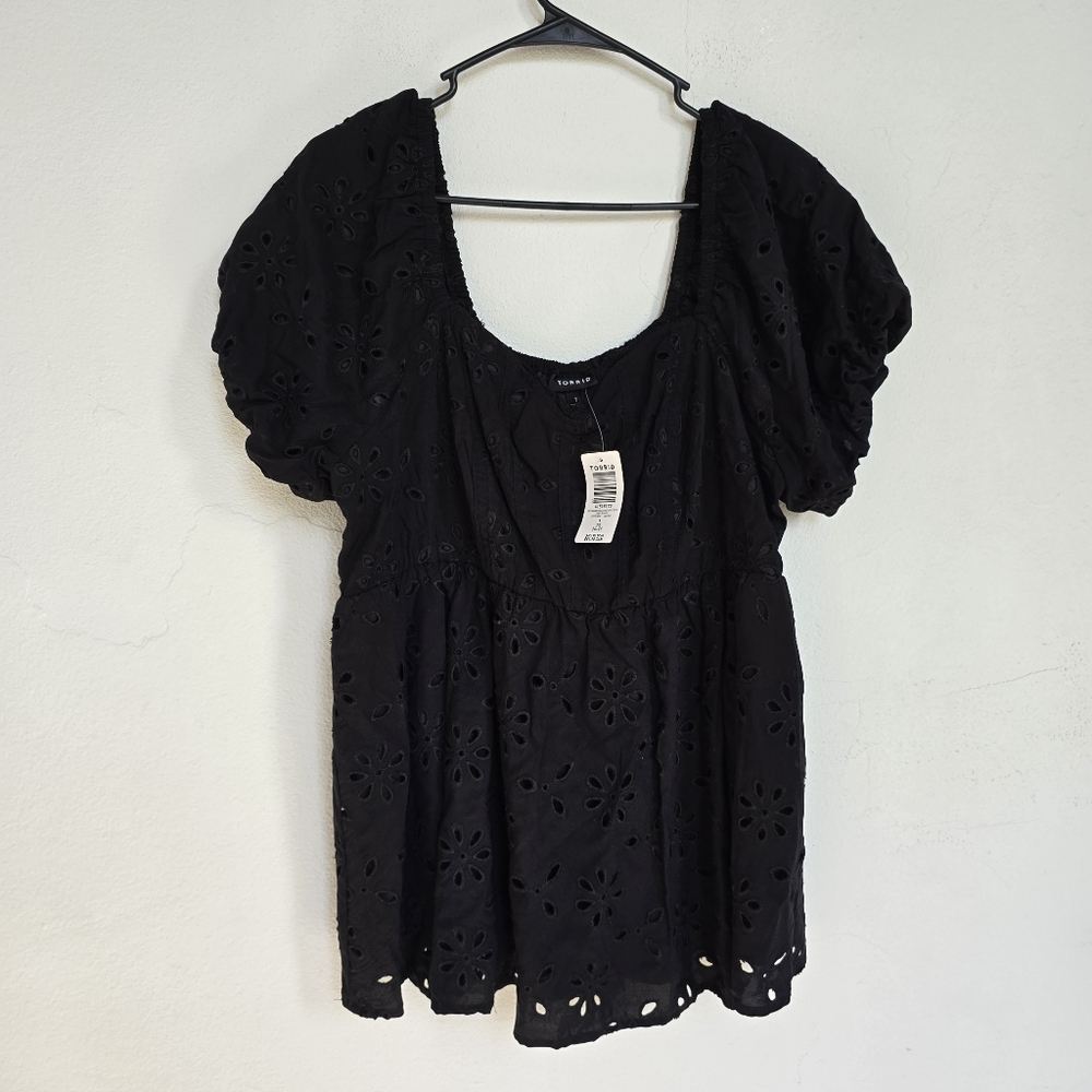 NWT TORRID Babydoll Eyelet Challis Black Short Sleeve Blouse Size 1X 14-16 - Picture 4 of 16